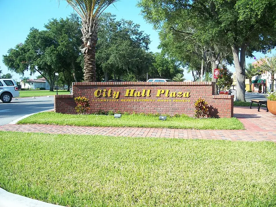 City Hall plaza in Auburndale