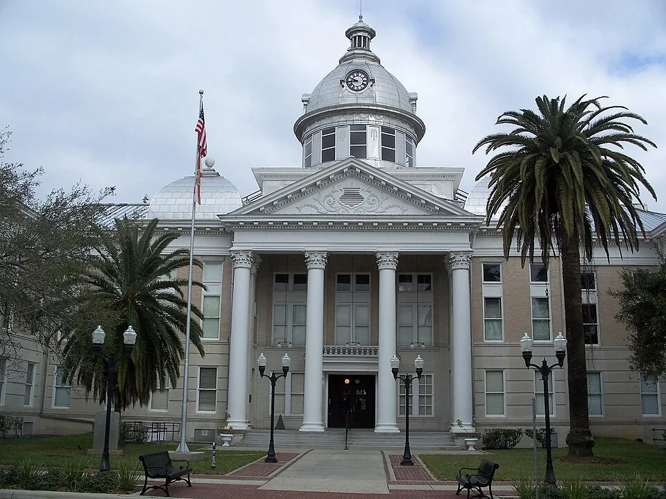 Historic courthouse in Bartow