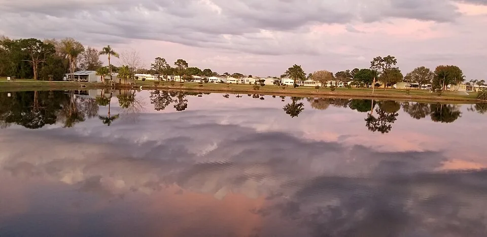 Lily Lake scenery in Frostproof
