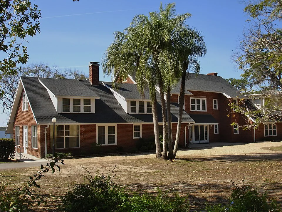 Mackay Estate in Lake Alfred